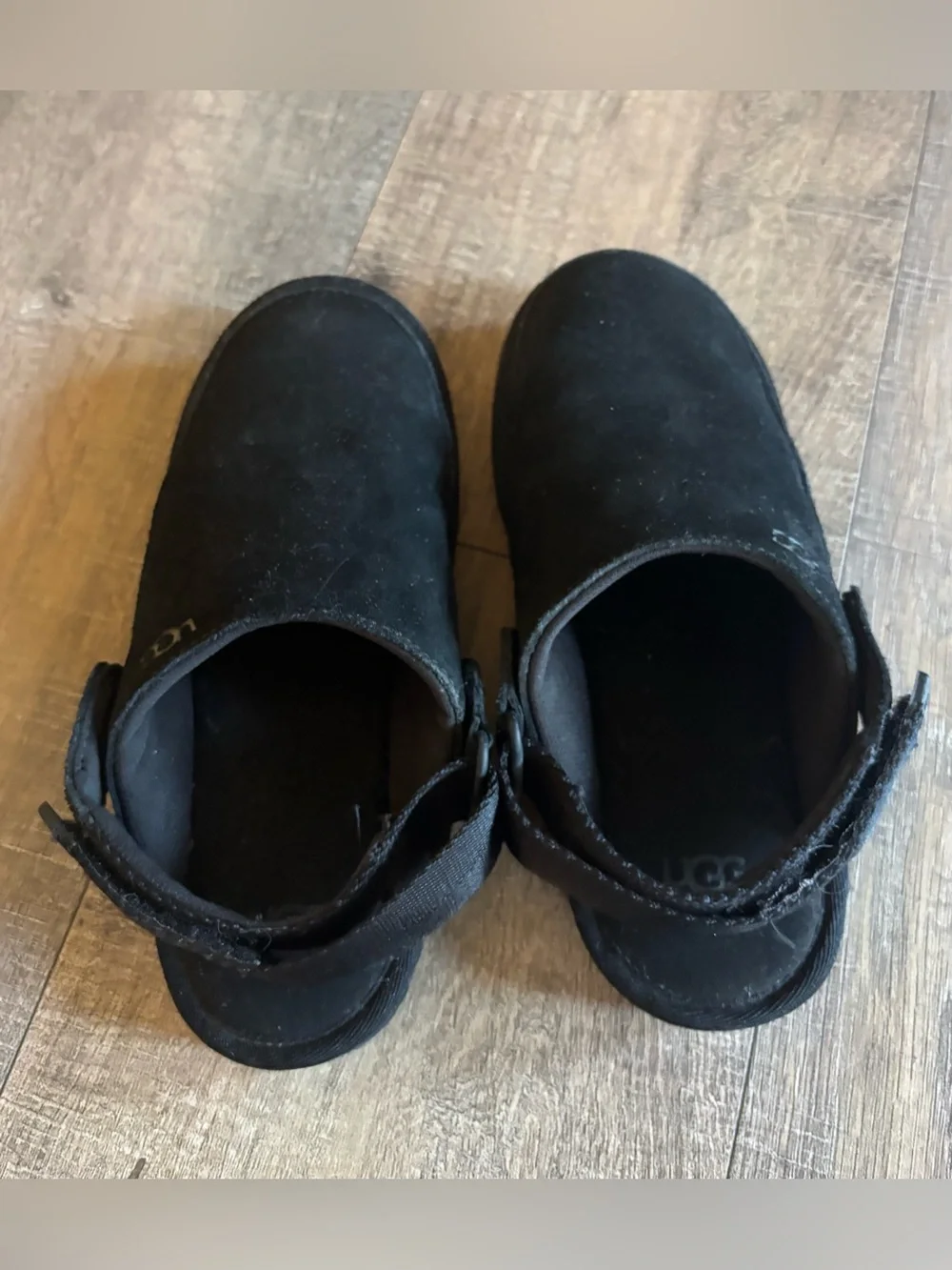 UGG goldenstar girl’s size 2 black slip on clog slippers with swivel heal strap